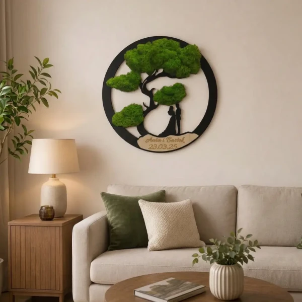 Obraz z Mchu Chrobotka Personalizowany - Para młoda pod drzewem bonsai z Grawerem 1.webp